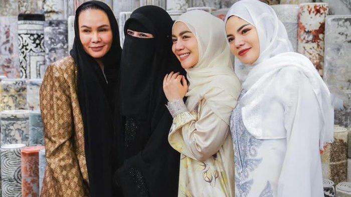 Dinar Candy ikut pengajian Umi Pipik