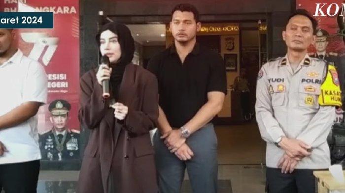 Emy Aghnia selebgram Malang dalam jumpa pers yang digelar oleh Polresta Malang Kota