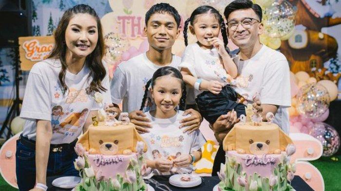 Foto foto Sarwendah dan Ruben Onsu ketemu di ulang tahun Thalia dan Thania 3