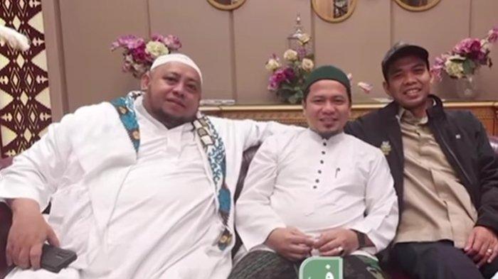 Habib Mahdi Muhammad Syahab (kiri) bersama Ustaz Abdul Somad (kanan)
