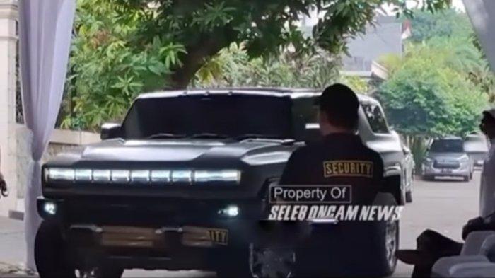 Haldy Sabri datang ke rumah Irish Bella dengan mobil mewah