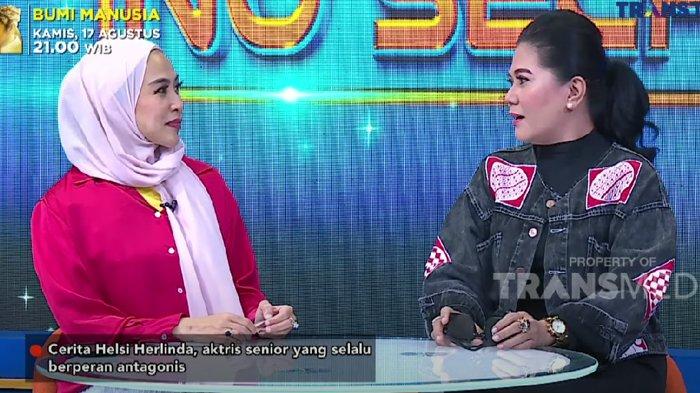 Helsi Herlinda artis senior (kanan), Feni Rose (kiri) host Rumpi No Secret