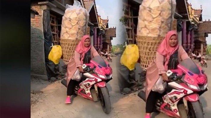 Herlina, emak-emak pedagang kerupuk yang naik motor sport untuk jualan