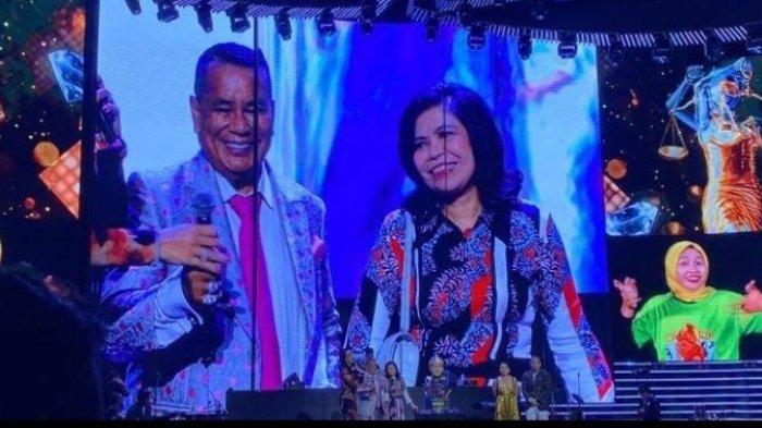 Hotman Paris dan istrinya, Agustianne Marbun saat ditemui di kawasan SCBD, Jakarta Selatan