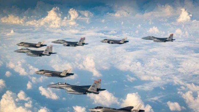 AMERIKA SERANG IRAN - Ilustrasi armada pesawat tempur Amerika Serikat. Berani Macam-macam dengan Israel, Amerika Serikat Akhirnya Serang Iran.