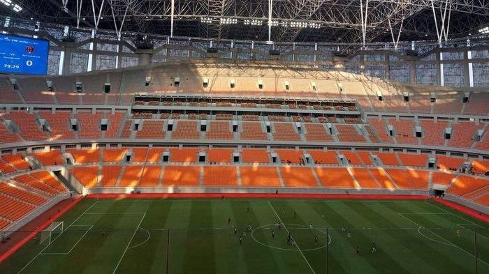 Jakarta International Stadium (JIS) saat ada laga Indonesia All Star U-20 vs Bali United U-18 dalam lanjutan International Youth Championship 2021, Jumat (15/4/2022).