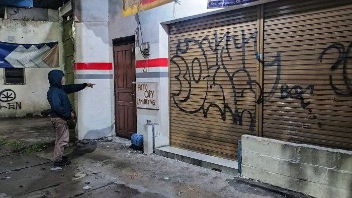 LOKASI KEJADIAN - Janda berinisial TJC umur 56 menjadi korban pencurian dan pelecehan dalam rumah tokonya di Jalan Simo Jawar, Sukomanunggal, Surabaya, Rabu (17/1/2024) sekitar pukul 01.00 WIB.