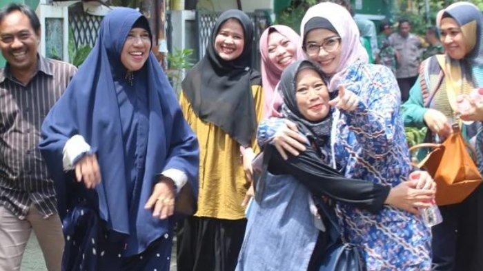 Jihan Fahira saat berbaur dengan masyarakat