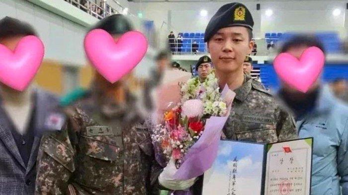 Jimin BTS saat wisuda militer (Koreaboo)