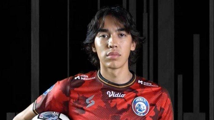 Kiper baru Arema FC, Julian Schwarzer Tampil Gacor, melakukan banyak penyelamatan gawang. Skor sementara Persis Solo Vs Arema FC adalah 0-1 di akhir babak pertama laga Pekan 5 Liga 1 2023-2024 yang masih berjalan, Minggu (30/7/2023).