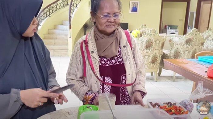 Keadaan rumah Tiko terkesan lebih mewah 2