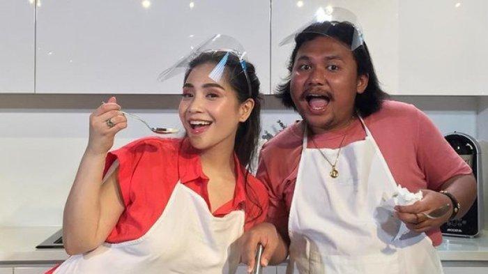 Keanu Agl mantan penjaga kantin kampus kini jadi artis serta bestie Raffi Ahmad dan Nagita Slavina.