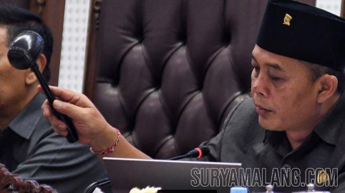 Ketua DPRD Kota Malang, I Made Riandiana Kartika, saat memimpin rapat Paripurna Penyampaian Jawaban Wali Kota atas Pemandangan Umum Fraksi Terhadap Ranperda Tentang APBD Tahun Anggaran 2024 di ruang rapat paripurna DPRD Kota Malang, Rabu (22/11/2023).