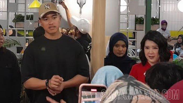 Ketua Umum DPP Partai Solidaritas Indonesia (PSI) Kaesang Pangarep bertemu influencer di Kota Malang, Senin (4/12/2023) di sebuah kedai makan di mall Malang Olimpic Garden (MOG).