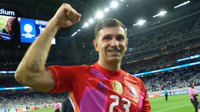 Kiper Argentina, Emiliano Martinez, saat menghadapi Ekuador di perempat final Euro 2024 di NRG Stadium, Houston, Jumat (5/7/2024) pagi WIB.