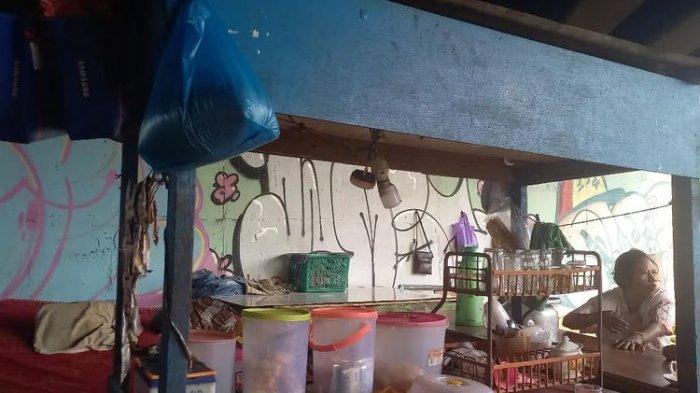 Kisah Mbah Sukarti Tinggal di Kolong Jembatan 40 Tahun