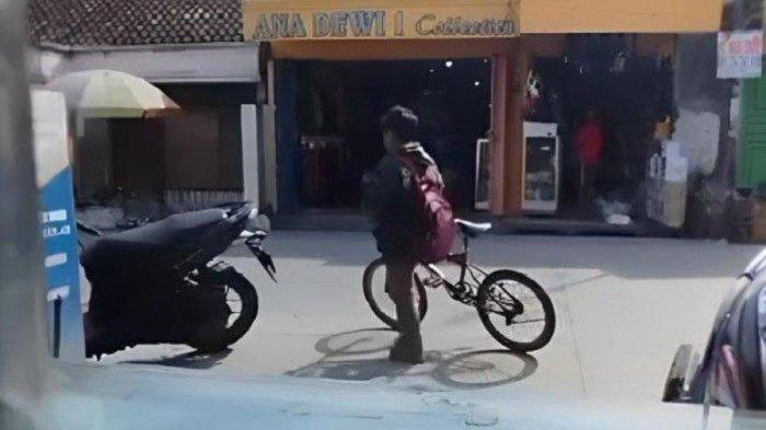 Kisah Riki Naik Sepeda dari Bojonegoro ke Surabaya Dei Bertemu Ibu, Kehabisan Uang Sampai Jual HP