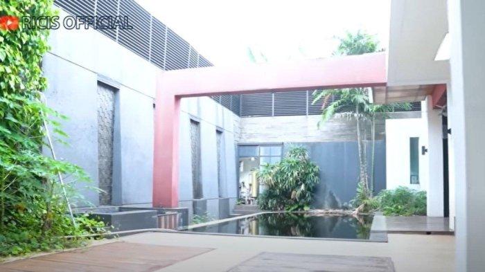 Kondisi rumah mewah Ria Ricis dan Teuku Ryan yang masih nyicil 3