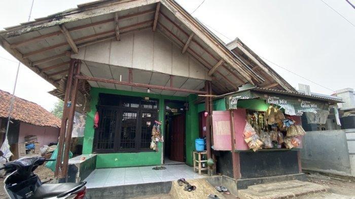 Kondisi rumah pasangan suami istri Warsilah (39) dan Nuraeni (32) yang dianugerahi keturunan bayi kembar 5 sekaligus di Desa Bodas, Kecamatan Tukdana, Kabupaten Indramayu.