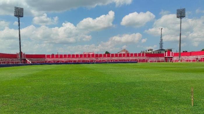 Kondisi rumput Stadion Soepriadi, Kota Blitar, Jumat (11/10/2024).