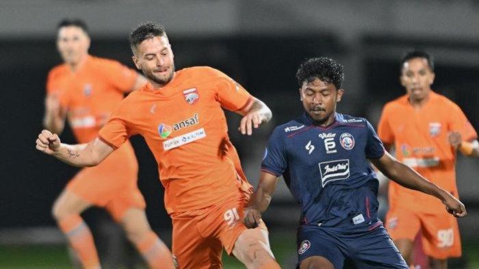 Laga Arema FC vs Borneo FC pekan ke-15 Liga 1 2023 di Stadion Kapten I Wayang Dipta, Bali, Jumat (6/10/2023) malam.