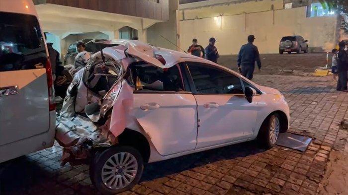 Mobil korban kecelakaan maut beruntun ditabrak Bus Sakhindra Trans di Kota Batu, Rabu (8/1/2025) malam. Peristiwa itu menewaskan 4 orang pengendara.