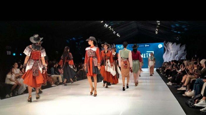 Malang Fashion Week 2024 Hari kedua diisi SMKN 3 Kota Blitar, Jumat (8/11/2024).