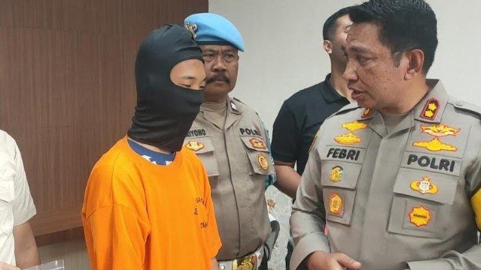 Mahasiswa berinisial AFI (21), warga Kabupaten Gresik ditetapkan sebagai tersangka atas perkara penganiayaan terhadap pacarnya, mahasiswi berinisial D (21), warga Kabupaten Nganjuk, Selasa (24/9/2024).