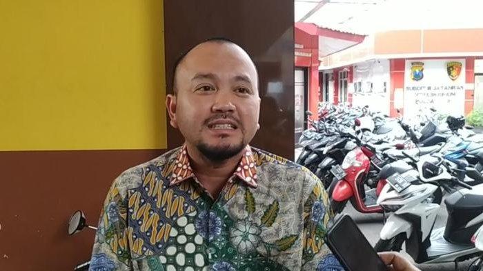 Manajer Arema FC Ali Rifki usai menjalani pemeriksaan di Polda Jatim terkait Tragedi Stadion Kanjuruhan, Kamis (13/10/2022).