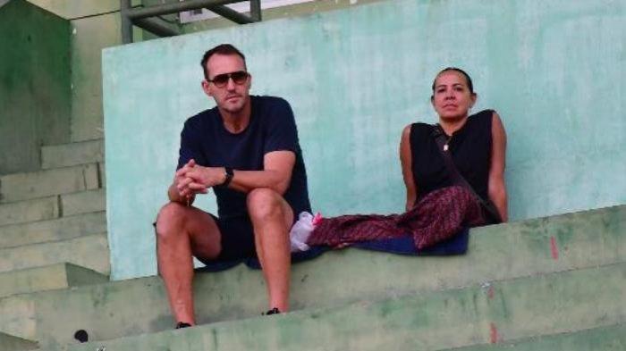 Mark Schwarzer datang ke Stadion Gajayana, Kota Malang, untuk melihat latihan Arema FC, Rabu (23/8/2023).