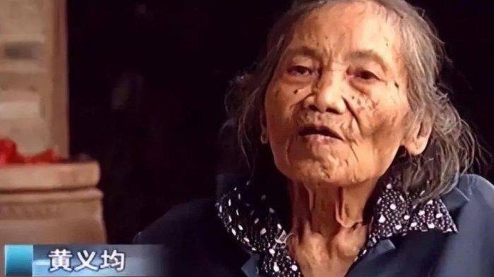Nenek Hoang Nghia Quan berusia 91 tahun hamil simpan mayat janin selama 60 tahun