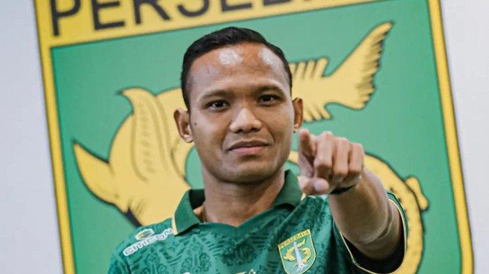 Oktafianus Fernando kembali bergabung dengan Persebaya Surabaya dalam bursa transfer paruh musim Liga 1 2023.