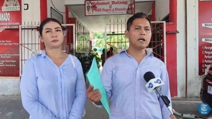 Orangtua DA, Nancy bersama pengacara memberikan keterangan kepada awak media seusai mendatangi SMA Negeri 4 Manado.