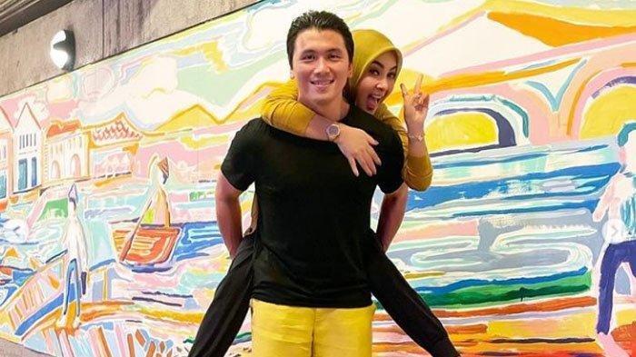 Panggilan Manja Syahrini ke Reino Barack Saat Hendak Berenang di Pantai, Respon Suami Justru Cuek