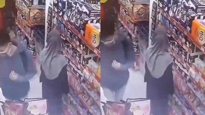 Pelaku dan korban saling membelakangi memilih barang di rak