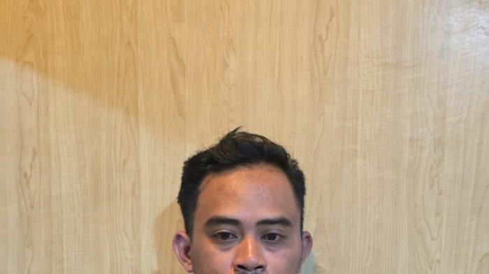 Pemuda berinisial ATW (33), tersangka kasus penipuan online senilai Rp 1,1 miliar