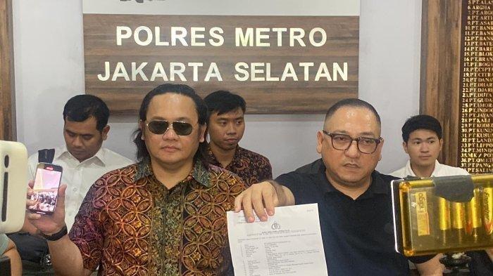  Pengacara Farhat Abbas resmi melaporkan Denny Sumargo ke Polda Metro Jaya, Kamis, (7/11/2024). kasus dugaan diskriminasi ras dan atau ujaran kebencian (Tribunnews.conm/Fauzi Alamsyah)