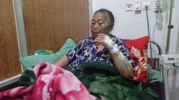 MBOK YEM DIRAWAT - Penjaga Gunung Lawu, Mbok Yem atau Wakiyem, saat dirawat di RSU Aisyiyah Ponorogo, Jalan dr Sutomo, Kelurahan Bangunsari, Kabupaten Ponorogo, Jatim, Jumat (7/3/2025). Mbok Yem terpaksa turun lebih cepat karena sakit.
