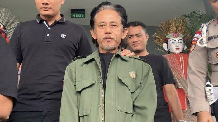 Pesinetron Epy Kusnandar menjalani pemeriksaan kesehatan kasus narkoba Sabtu 11 Mei 2024