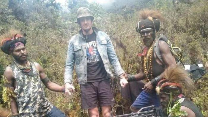 Pilot Susi Air berkebangsaan Selandia Baru disandera oleh Kelompok Kriminal Bersenjata di Papua.