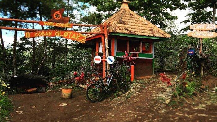 Pos Coban Glotak di Jalan Raya Coban Glothak, Area Hutan, Dalisodo, Wagir, Kabupaten Malang