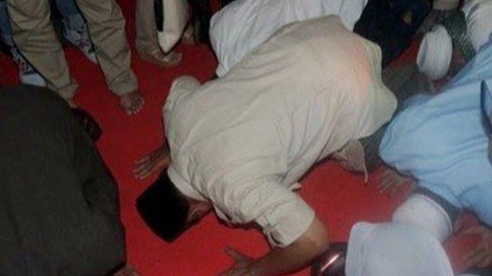 Prabowo Subianto sujud syukur saat Pilpres 2019