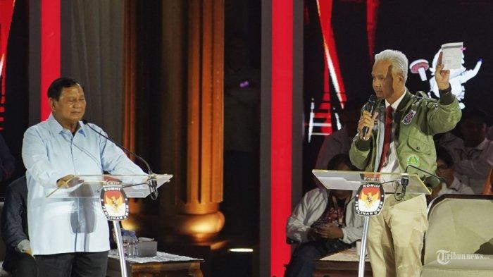 Prabowo dan Ganjar saat debat capres ketiga