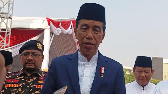 Presiden Jokowi saat ditemui seusai menghadiri Apel Hari Santri 2023 di Tugu Pahlawan Surabaya, Minggu (22/10/2023)