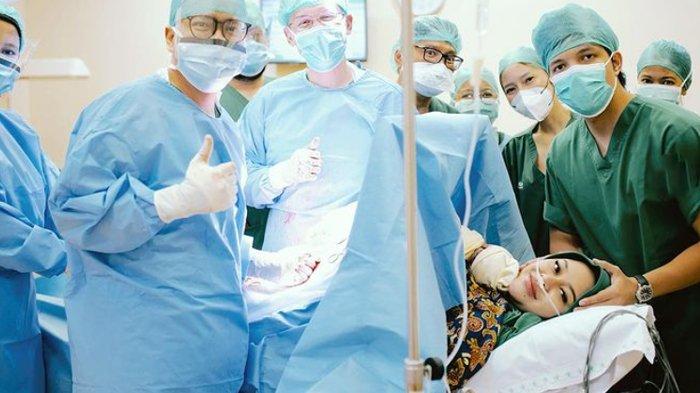 Proses persalinan Aurel Hermansyah ditemani Atta Halilintar