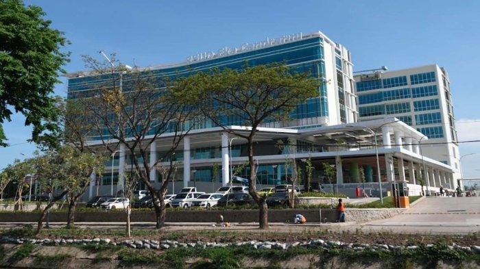 Suasana RSUD Surabaya Timur dengan tulisan 'RSUD Eka Candrarini' yang berada di Jl Medokan Asri Tengah Surabaya, Rabu (30/10/2024).
