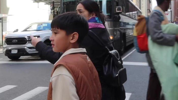 Rafathar jalan-jalan di New York