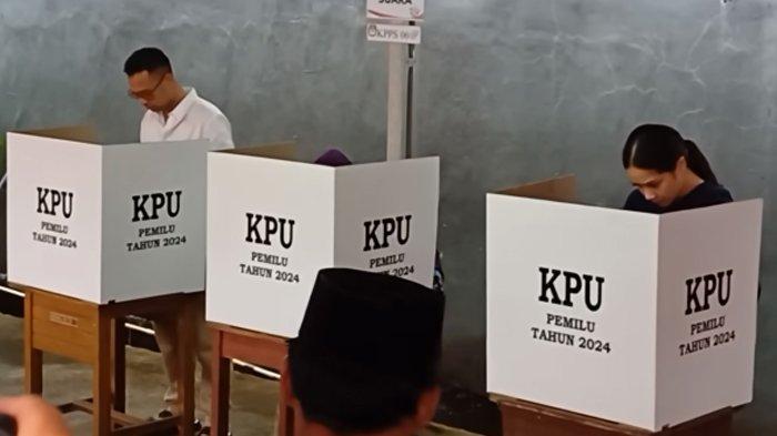 Raffi Ahmad dan Nagita Slavina di bilik suara