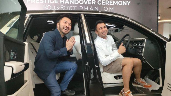 Raffi Ahmad saat membeli mobil dari showroom Rudy Salim, Rolls-Royce Phantom seharga Rp 20 miliar
