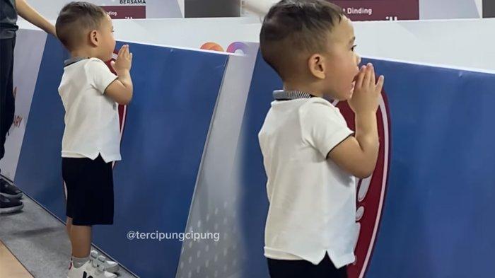 Rayyanza meneriaki papapnya Raffi Ahmad yang sedang tanding badminton